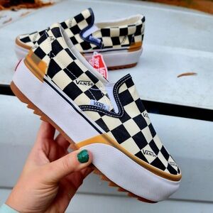 Size 7 platform checkered sneaker. NWT fits like 7.5/8